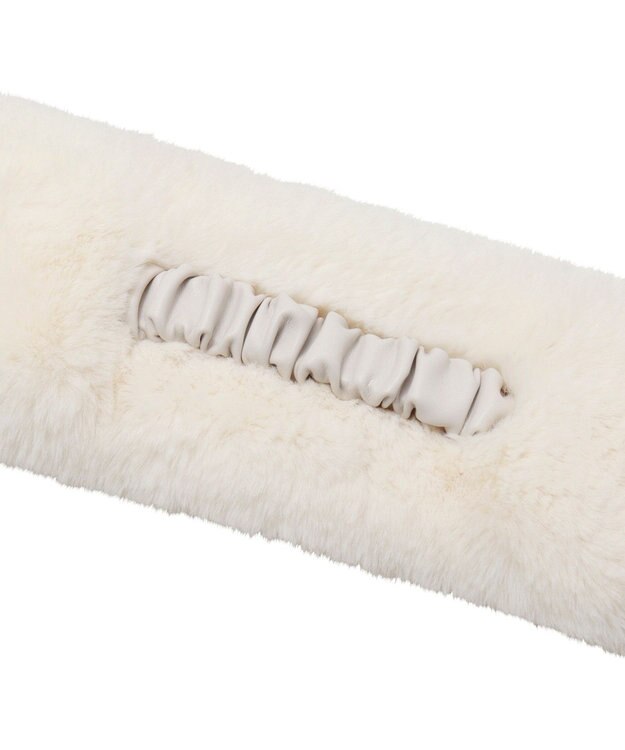 MOONBAT FURLA（フルラ）ファーマフラー 差し込み フェイクレザー ロゴプレート付 ファーティペット フェイクファー オフホワイト