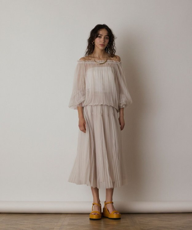 GRACE CONTINENTAL チュールプリーツトップ ベージュ