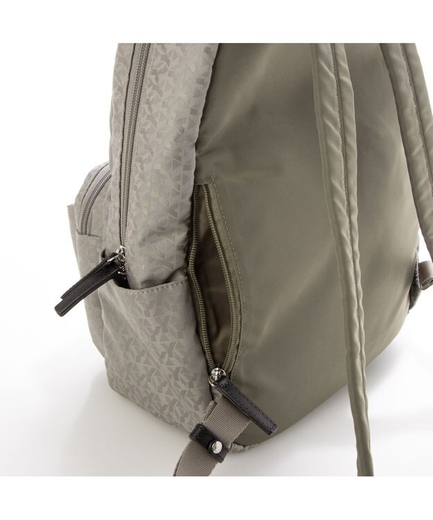 Y'SACCS ポーチ付きモノグラムバックパック グレー