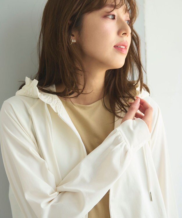 Feroux 【接触冷感・UVカット・吸水速乾】ラッシュガードフリル パーカー ホワイト系