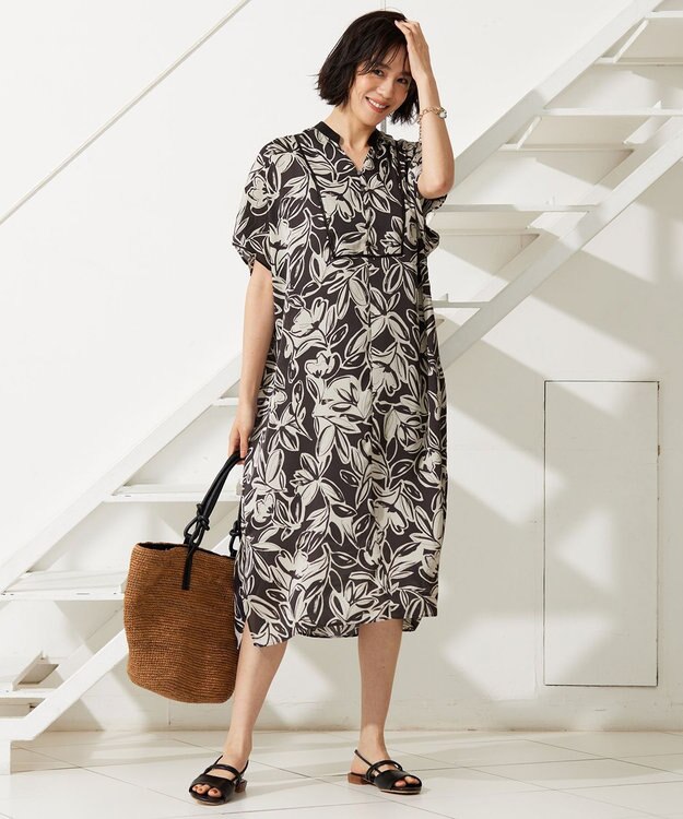 自由区 【洗える】モノトーンフラワープリント ワンピース オフｘブラック