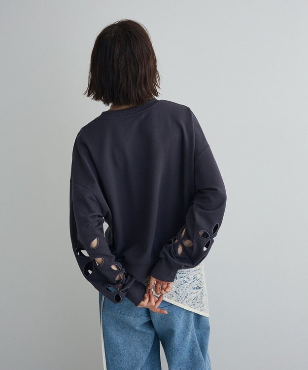 Green Parks フラワーくり抜き刺繍スウェットプルオーバー Charcoal Gray