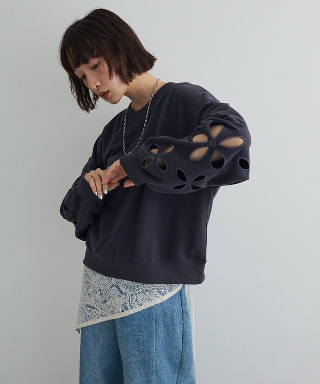 Green Parks フラワーくり抜き刺繍スウェットプルオーバー Charcoal Gray