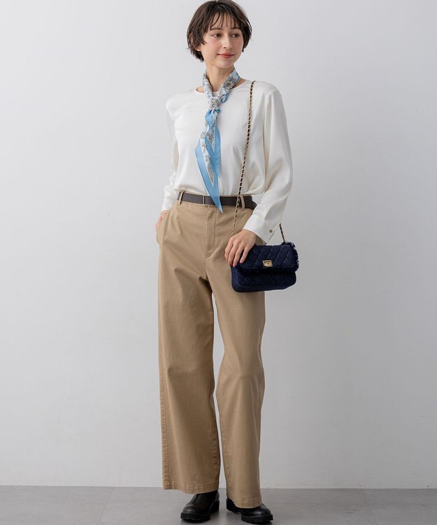 23区 カフスボタン サテンTEEブラウス アイボリー系