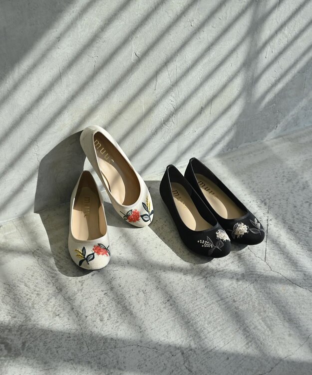 muuc 小花柄刺繍のバレエシューズ ベージュ