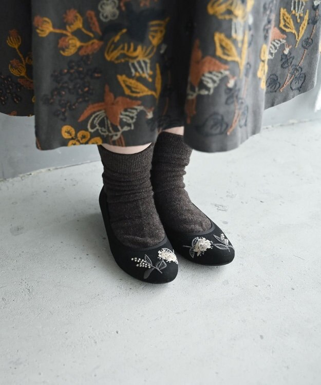 muuc 小花柄刺繍のバレエシューズ ブラック