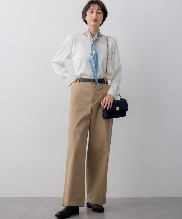 23区 カフスボタン サテンTEEブラウス アイボリー系