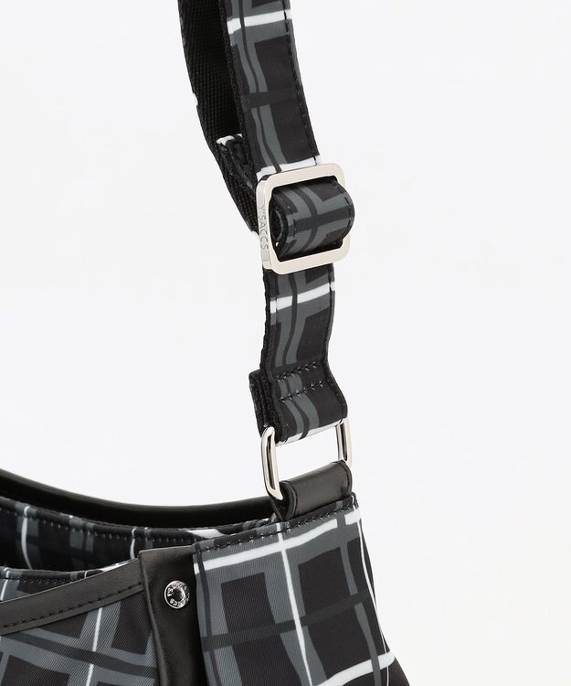Y'SACCS ドローイングチェックショルダーバッグ ブラック