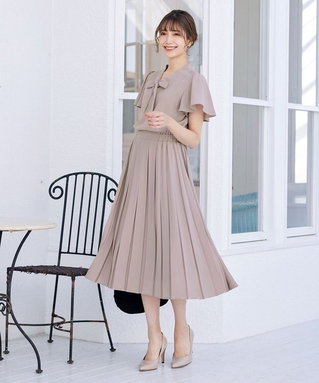 Tiaclasse 【洗える】リボンタイプリーツワンピース グレージュ