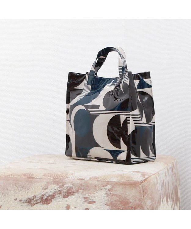 UNBILLION カシュカシュ cachecache / コーティングプリントショッパートートバッグ ネイビー