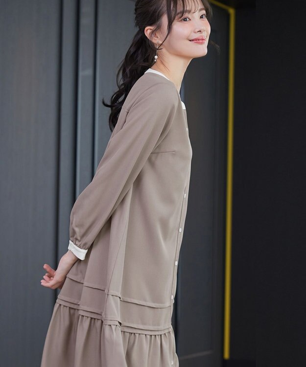 Tiaclasse L ピンタックギャザークレリックシャツワンピース グレージュ