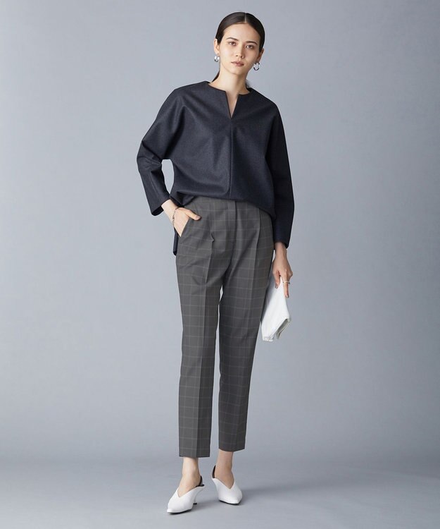 ICB 【洗える・WEB限定カラーあり】 ウールミルドサキソニー キーネックブラウス チャコール系