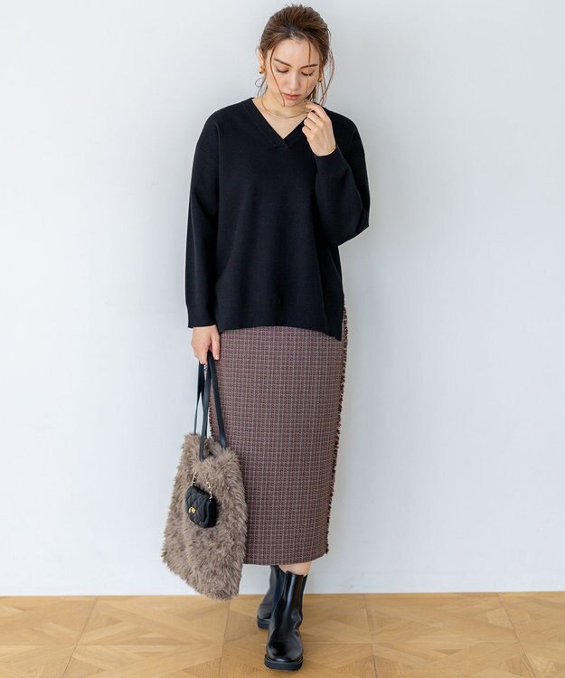 23区 L 【Lサイズ限定/洗える】ヴィスコースストレッチ Ｖネック ニット ブラック系