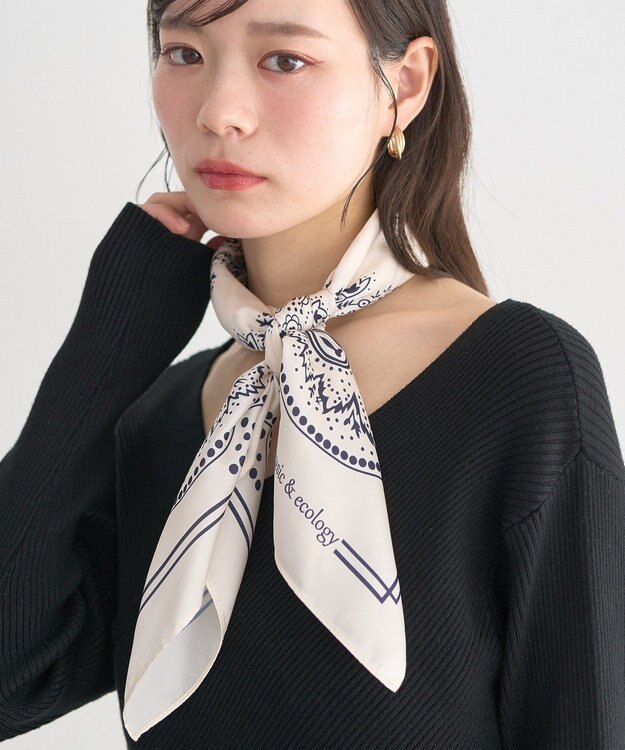 earth music&ecology ボタニカル柄スカーフ（70 ×70） Ivory