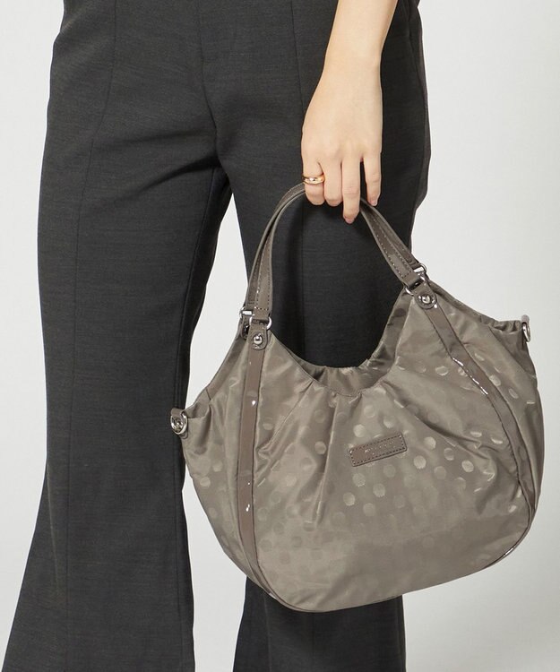 Y'SACCS ドット柄ジャガードエナメルアクセント2wayトート ライトグレー