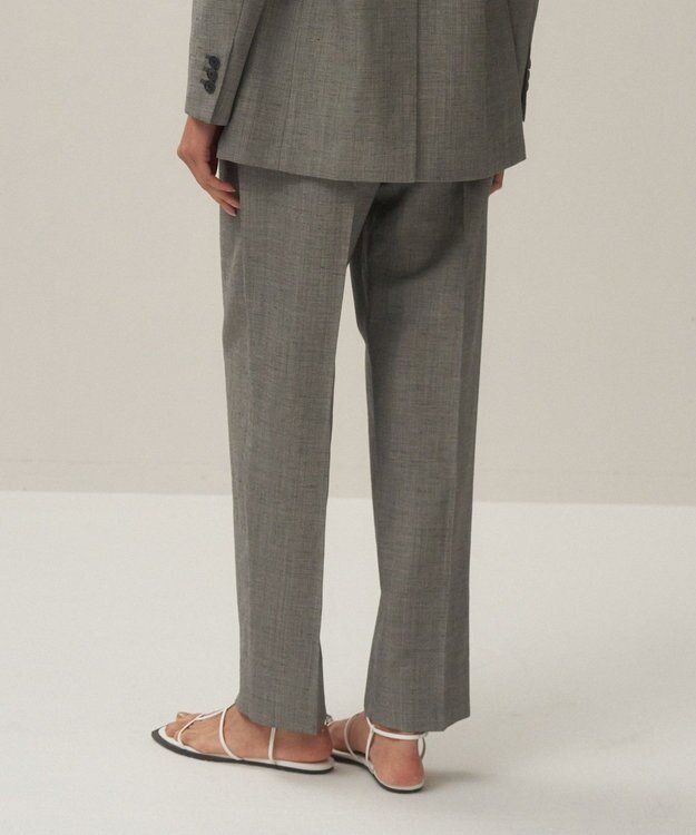 ATON WOOL LINEN SHARKSKIN | テーパードタックパンツ GRAY