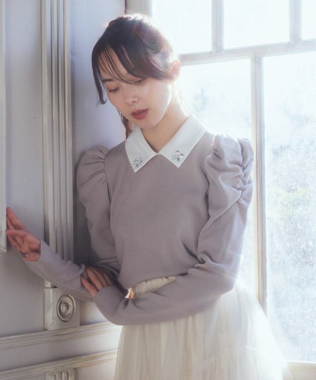 襟ビジュー付きニットプルオーバー / earth music&ecology