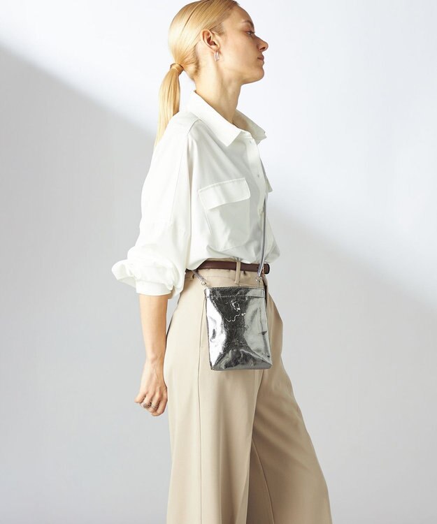 Y'SACCS PVCメタリックショルダーバッグ ガンメタリック