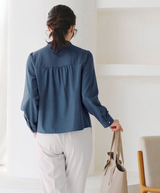 Tiaclasse L 【新色追加・洗える】バンドカラー2WAYタックブラウス ブルー