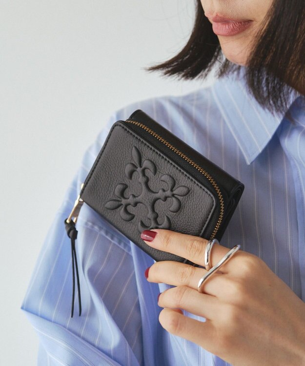 russet 【2025AW新作】エンボスモノグラム三つ折りウォレット(SO-433) Black