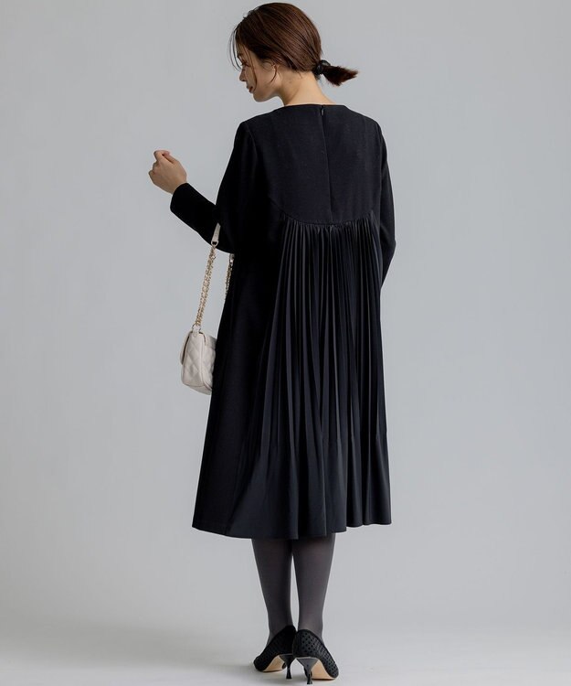組曲 バックプリーツ ワンピース ブラック系