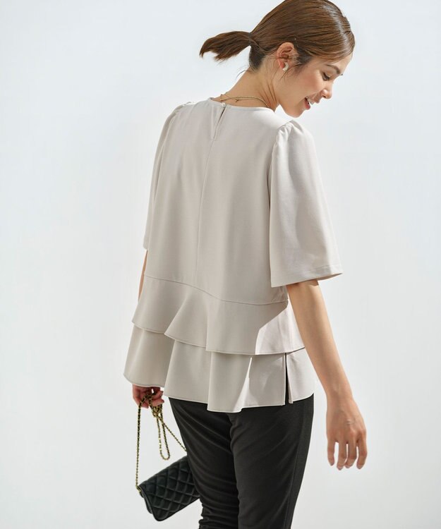 組曲 L 【接触冷感・吸湿・UVカット】ジョーゼットジャージーフリルブラウス サンドベージュ系