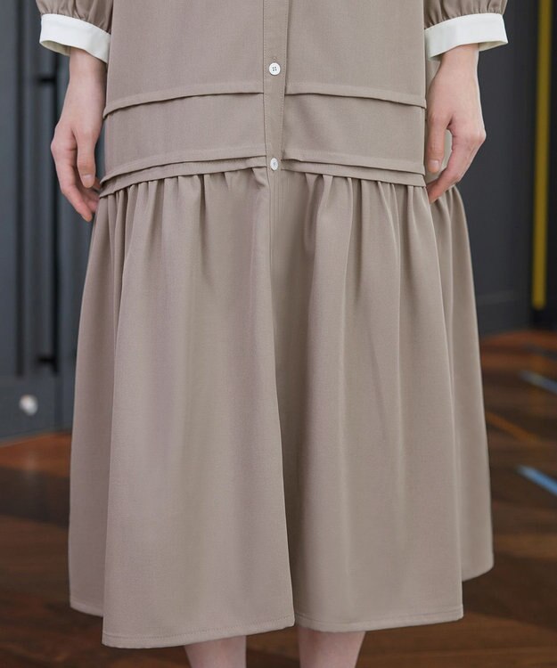 Tiaclasse L ピンタックギャザークレリックシャツワンピース グレージュ