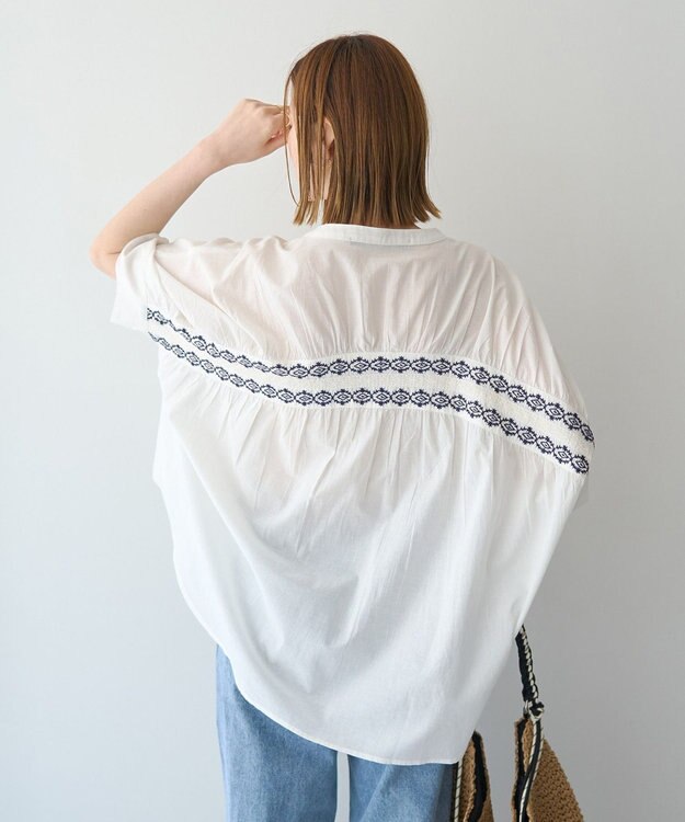 YECCA VECCA バック刺繍バンドカラーシャツ Off White