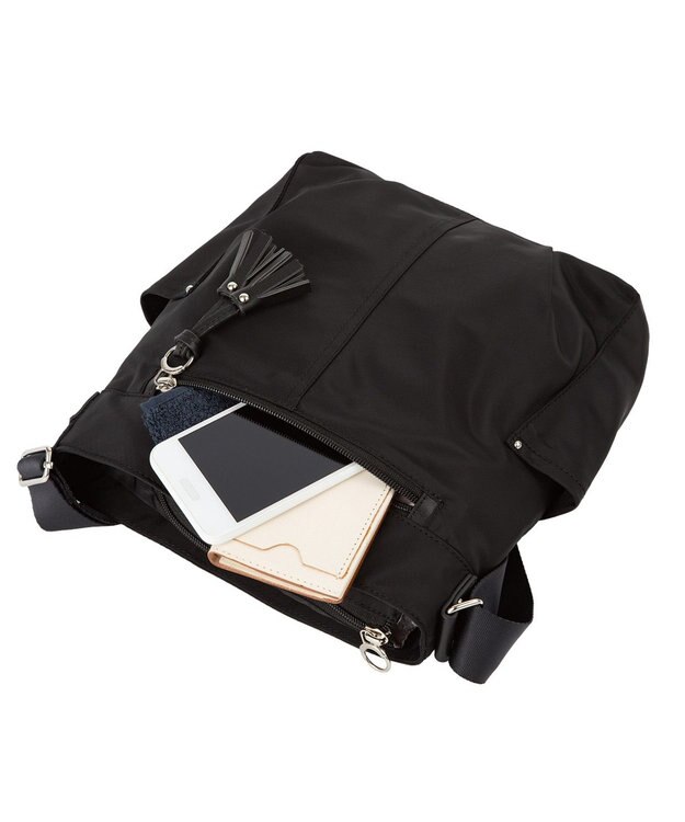 ACE BAGS & LUGGAGE kanana project collection タッセル-e ショルダーバッグ 縦 68871 ブラック
