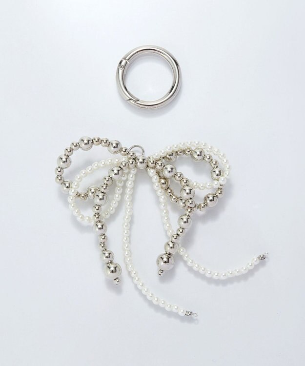 Phoebe メタルパールリボンバッグチャーム ホワイト