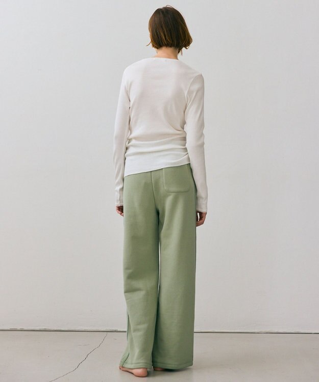 BEIGE， 【BEIGE,ecru/WEB限定・洗える】LOOP BACK / コットンワイドストレートパンツ Leaf