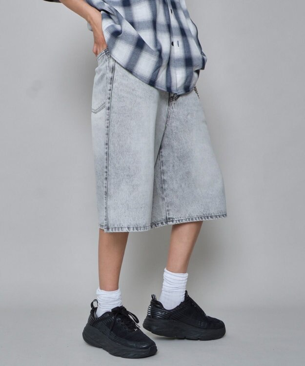 WEGO 【ユニセックス着用ITEM】チェーン付きスーパーバギーデニムショーツ グレー