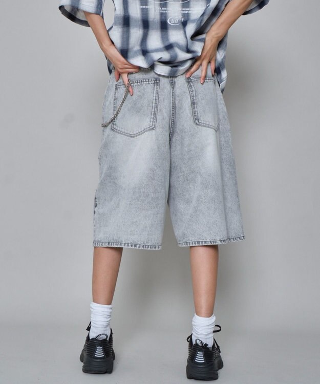 WEGO 【ユニセックス着用ITEM】チェーン付きスーパーバギーデニムショーツ グレー