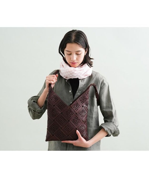 genten サステナブルカットワーク ショルダーバッグ ノウチャ