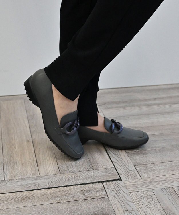 Pointer 【石岡真実さん着用】日本製 本革超軽量チェーンモチーフローファー グレー