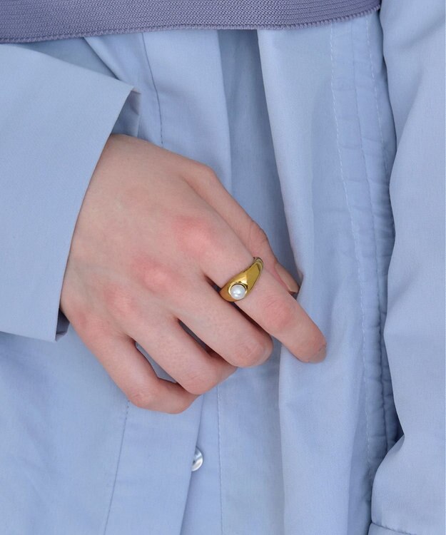 Phoebe 〈金属アレルギー対応〉アイコニックボリュームパールリング/ステンレス/大ぶり/存在感◎/主役級 ホワイト