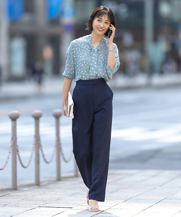 ICB 【WEB限定カラーあり・洗える】Back Satin Amunzen キーネックブラウス ライトグリーン系柄