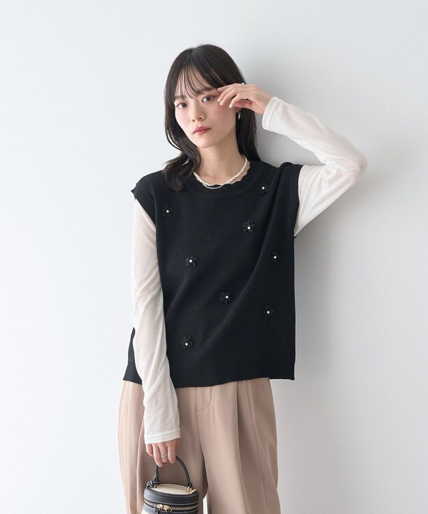 earth music&ecology フラワーモチーフニットベスト Ivory