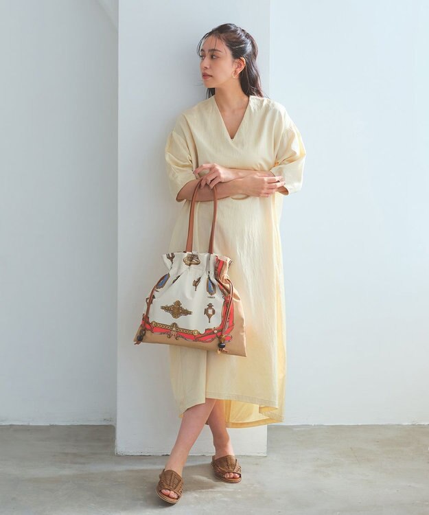 TOPKAPI 【新色追加】【TREASURE TOPKAPI】マイルドサテン スカーフ柄 巾着 トート バッグ ミルクティ