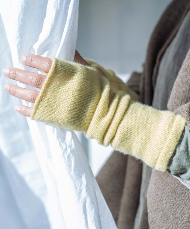 AND WOOL 〈上質な素材と手仕事から生まれた優しいニット〉カシミヤ100%アームウォーマー イエロー