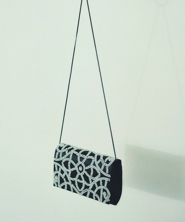 GRACE CONTINENTAL パールフラワークラッチバッグ ブラック