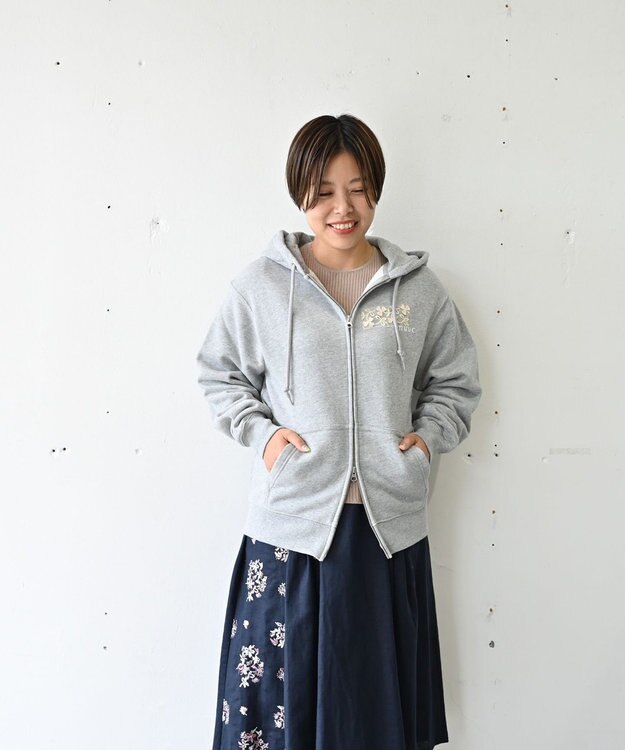 muuc 〈コットン100% 12.7オンス生地＆裏面パイル〉花刺繍のWジップパーカー グレー