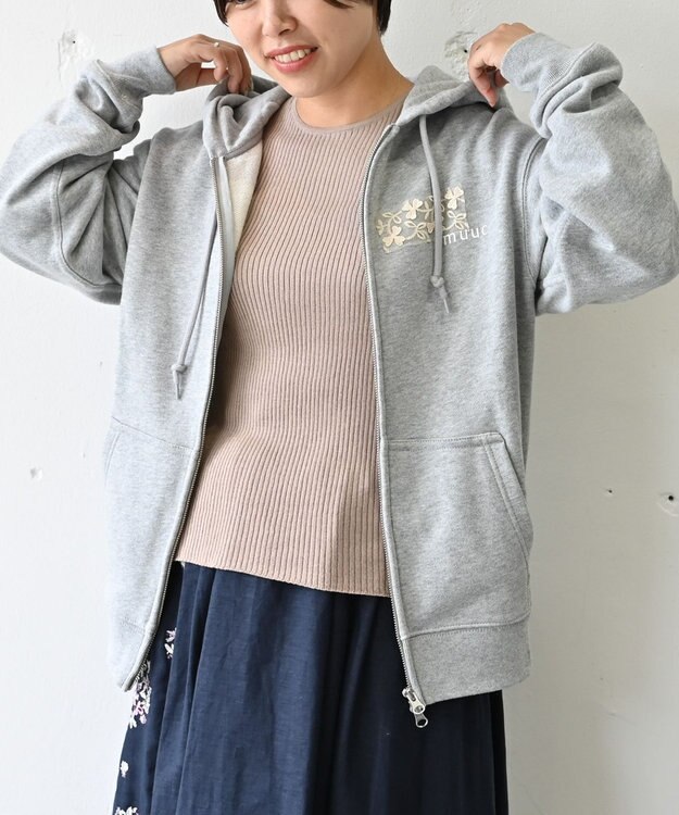 muuc 〈コットン100% 12.7オンス生地＆裏面パイル〉花刺繍のWジップパーカー グレー