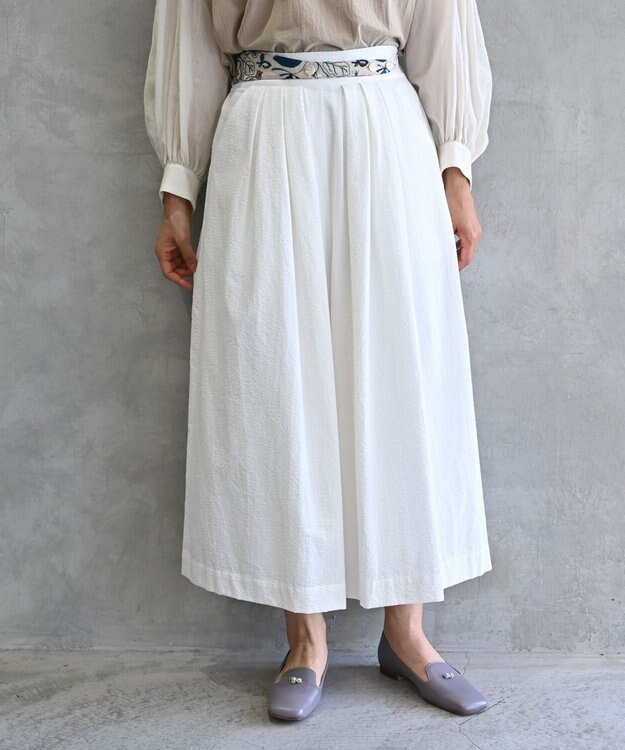 muuc 〈心地よいコットン・シアサッカー生地〉筆記帳刺繍ベルトデザイン切り替え 後ろゴム有り フレアーパンツ ホワイト