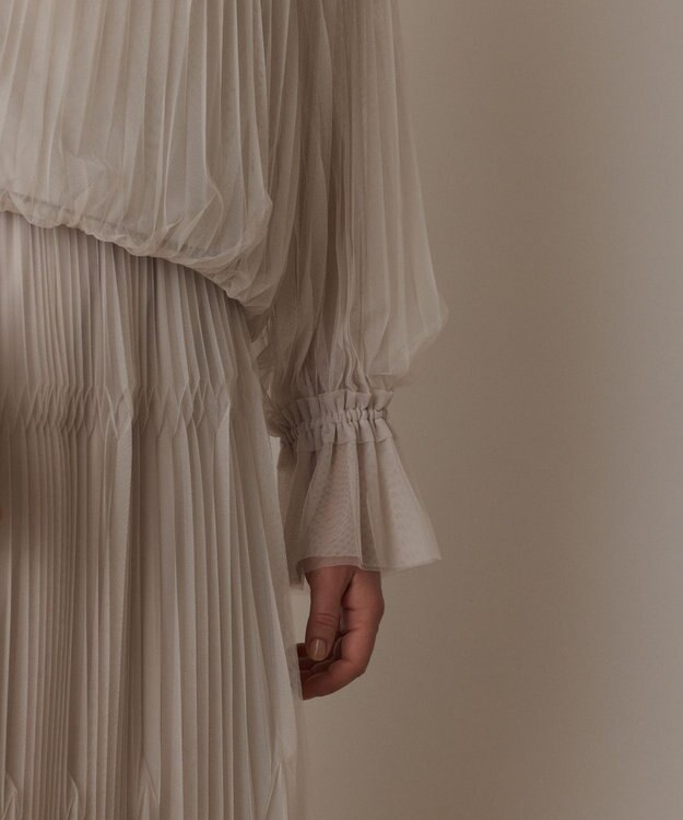 GRACE CONTINENTAL チュールプリーツトップ ベージュ