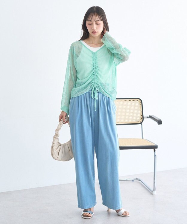 earth music&ecology 冷感２タックイージーワイドデニム Light Indigo