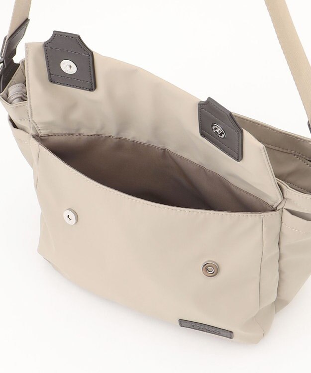 Y'SACCS ダブルタブ　トラベルショルダーバッグ ライトベージュ