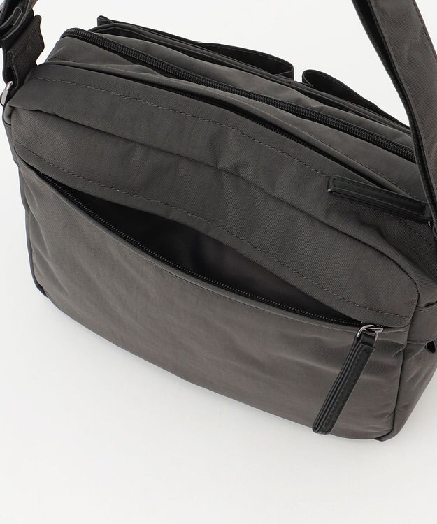 Y'SACCS 【ムック本掲載】クリンクルナイロン　ダブルポケットショルダー ダークグレー