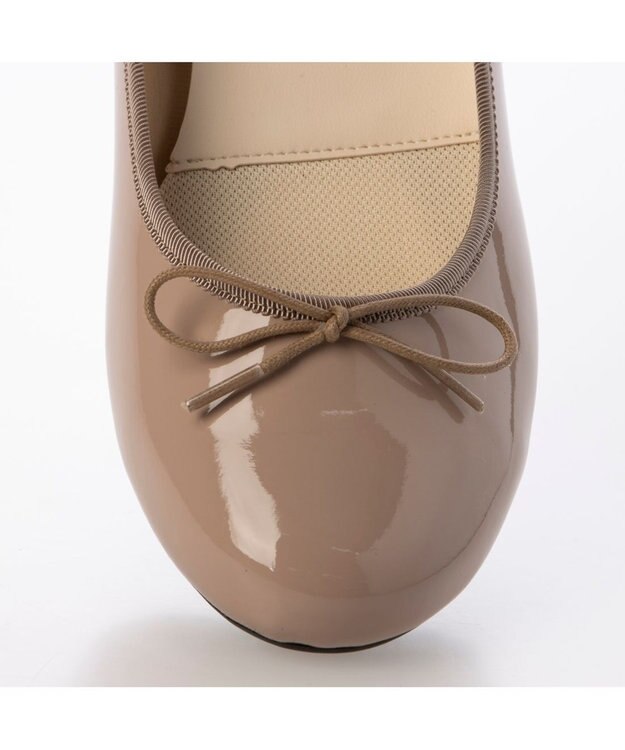 ing <Pitti>【WEB限定】ラウンドトゥレインバレエシューズ ベージュエナメル