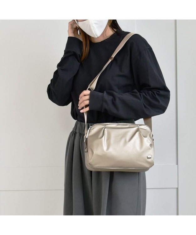 LA BAGAGERIE モノグラムデイリーショルダー ゴールド